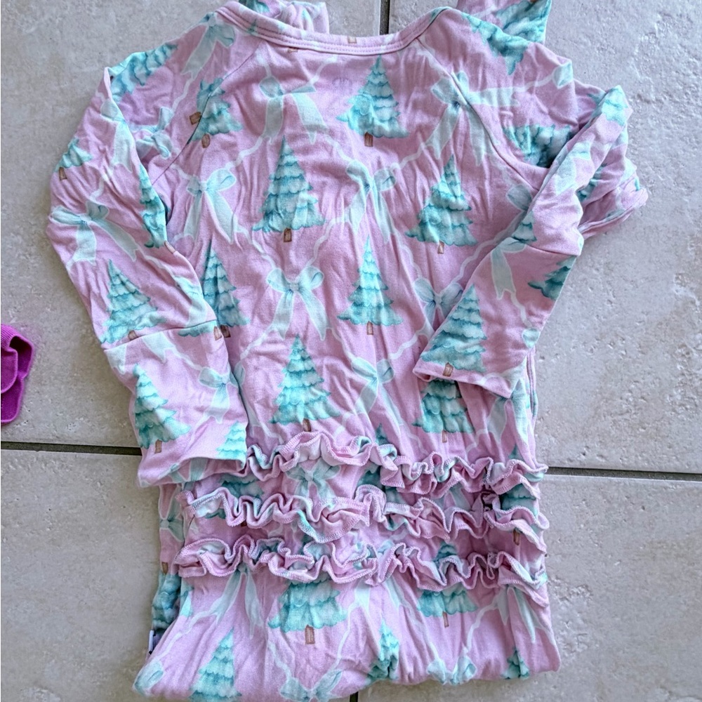 2t Toddler Girl PJ bundle! (Christmas onesie included!)